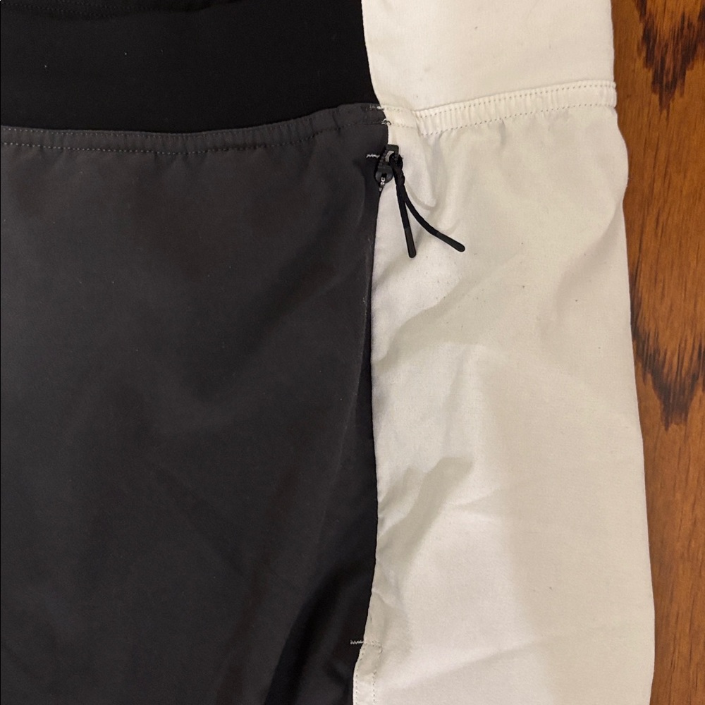 Lululemon Black & White Joggers Women’s Size: 14 - Picture 3 of 9